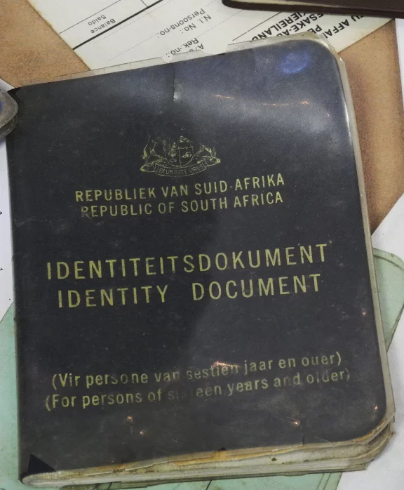 Le dompas, passeport interne conçu pour séparer racialment la population