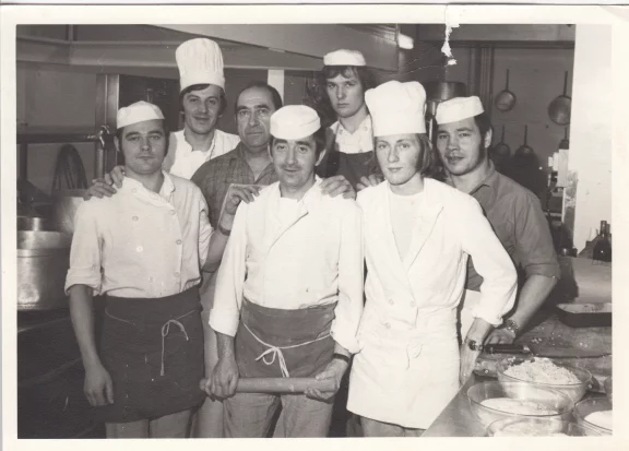 René Meilleur devant à droite alors cuisinier au VVF en 1966.