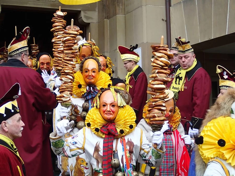 Il y a aussi beaucoup de personnages sympathiques: à Schramberg, ils distribuent les bretzels par centaines.