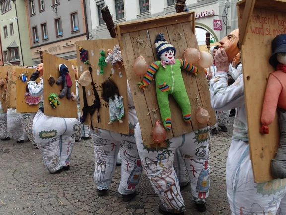 Chaque guilde a son propre personnage de carnavale.