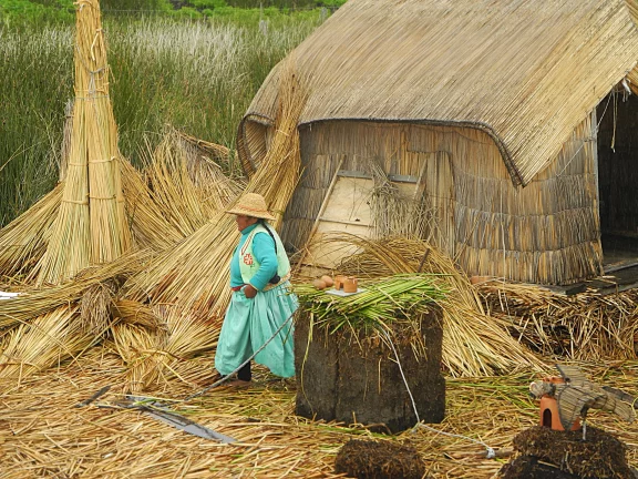 Ches les uros, une île flottante