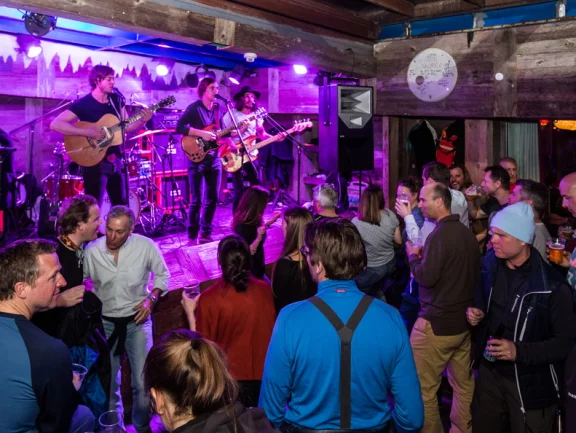 Verbier est aussi reputé pour ses soirées festives. Photo Verbier tourisme.
