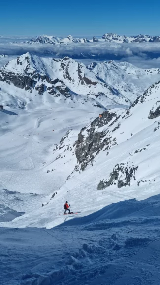 La descente du Mont-Fort, un impressionnant dénivelé pour skieurs avertis. Photo Verbier tourisme.