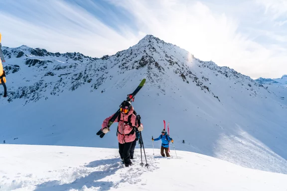 Certains sites pour les riders ne sont accessible qu'à la force des mollets. Photo Verbier tourisme.