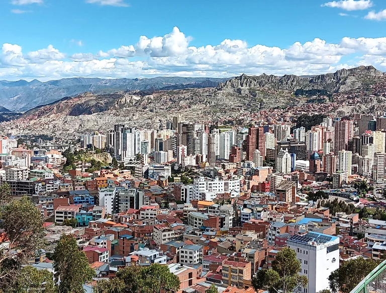 La Paz, une ville hors norme, capitale la plus haute du monde, attachée à ses traditions