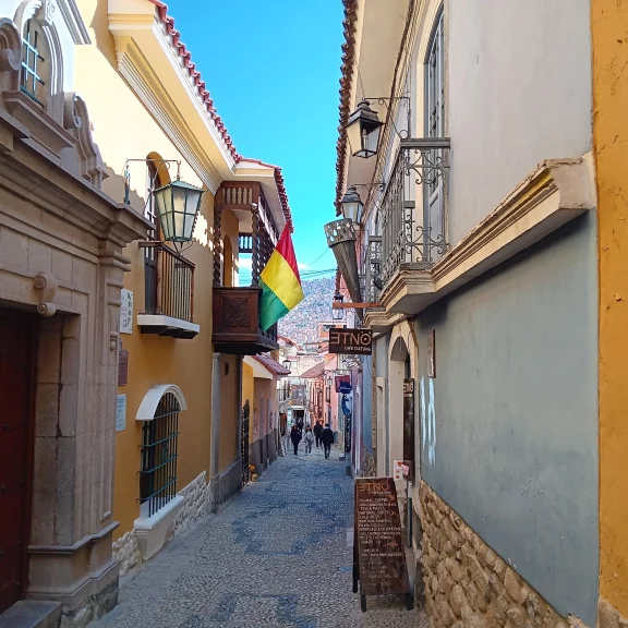 La rue Jaén, témoin de l'ancienne ville coloniale