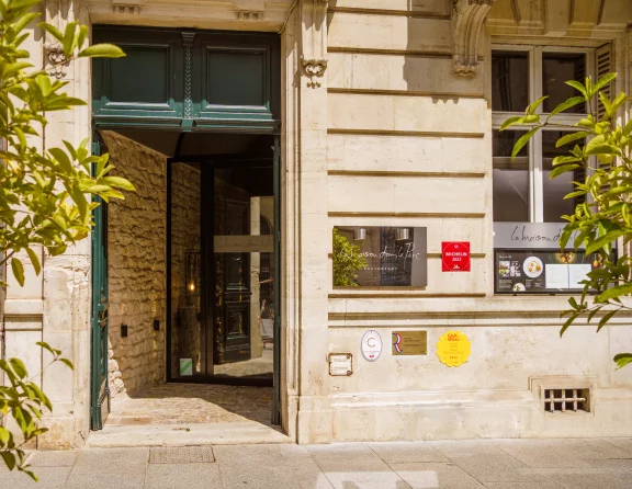 L'entrée du restaurant, située à une centaine de mètres de la célèbre place Stanislas à Nancy.