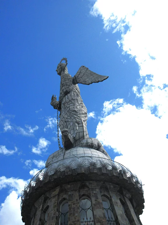La Vierge de Quito sur la colline du Panecillo