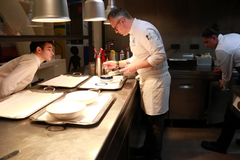 Vincenzo Regine, en cuisine.