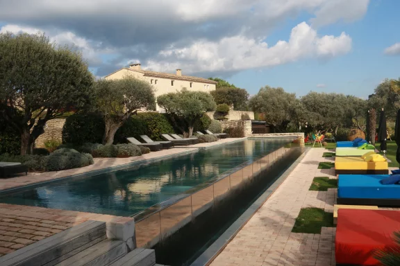 La piscine du domaine.