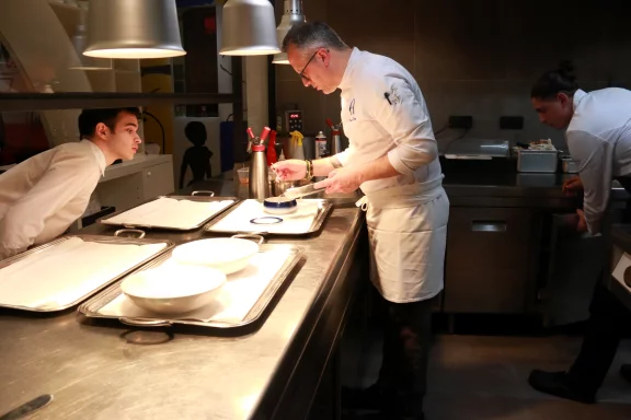 Vincenzo Regine, en cuisine.