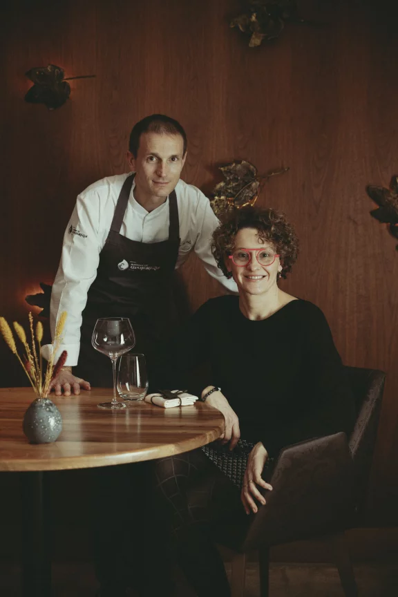 le chef, Romain Barthe et sa femme Delphine, sommelière de formation.