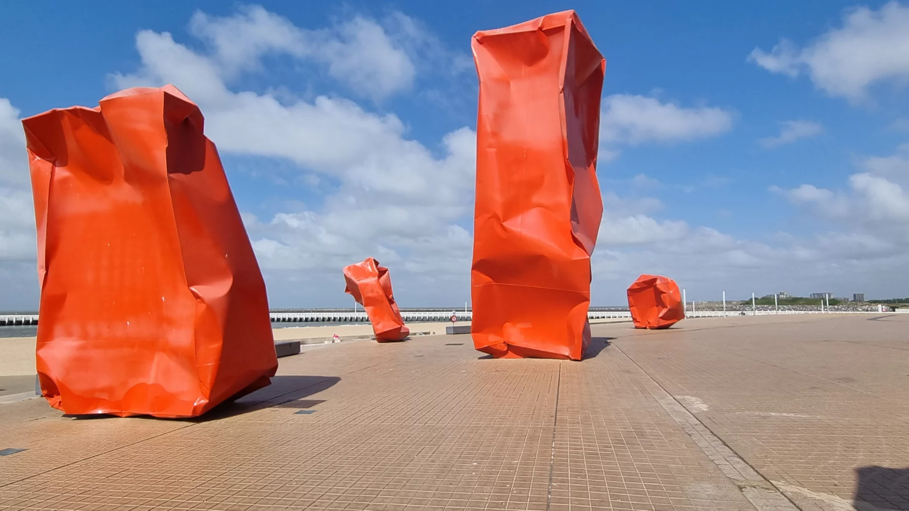 L'artiste Belge, Arne Quinze a créé pour la ville d'Ostende, un ensemble de sculptures baptisé Rock Strangers