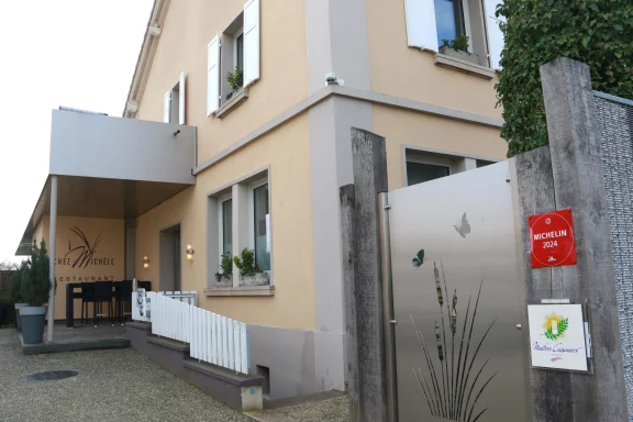 L'ancien bistrot du village est devenu un magnifique restaurant, étoilé au guide michelin depuis 2009.