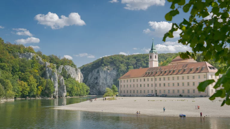 L'abbaye bénédictine de Weltenburg sur la rive du Danube. ©Dietmar Denger