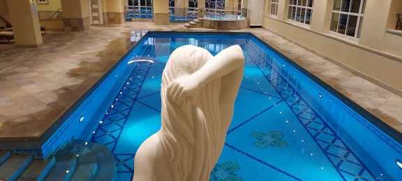 La grande piscine du Bareiss.