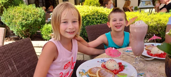 Dessert glacé pour les enfants qui sont gâtés au Bareiss.