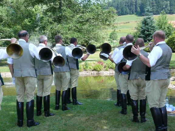 Les trompes de chasse participent chaque année au déjeuner franco-allemand le 14 juillet.