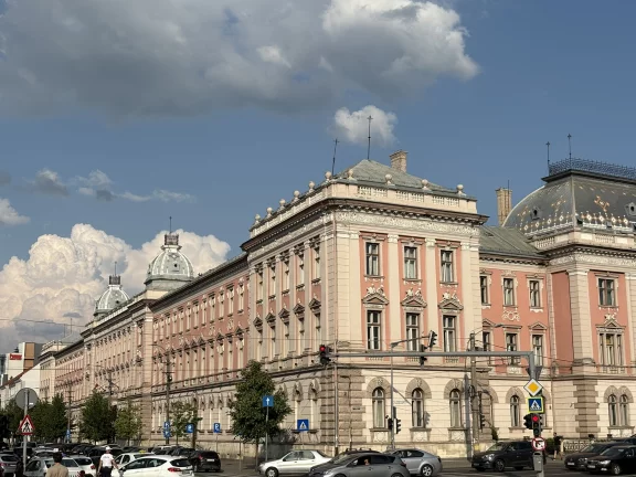 Le Palais de Justice sur la place Avram Iancu
