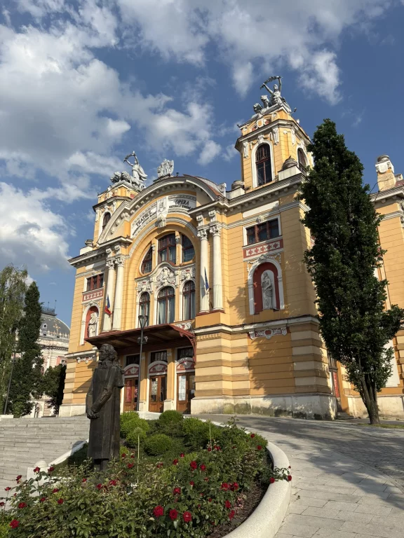 Le Théâtre National, au style baroque et rococo