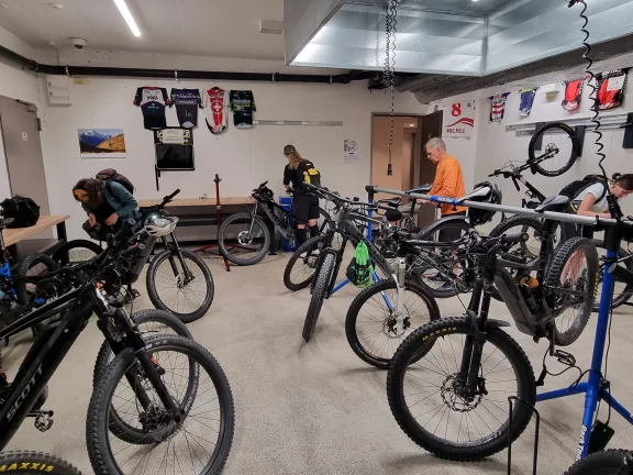 Salle vélo au Bever lodge.