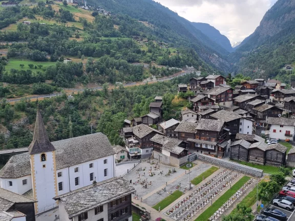Le village de Stalden le long de la Vispa.