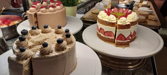 Le buffet de gâteaux l'après-midi.