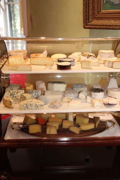 Le chariot de fromages au restaurant Bareiss.