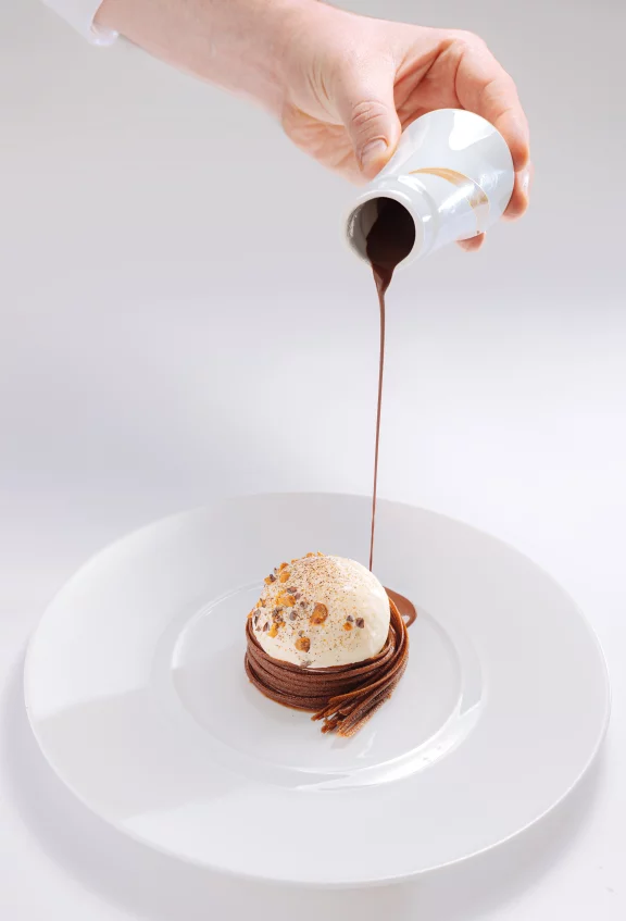 Chocolat grand cru Bélize et Pérou, sorbet mucilage et cacahuètes.