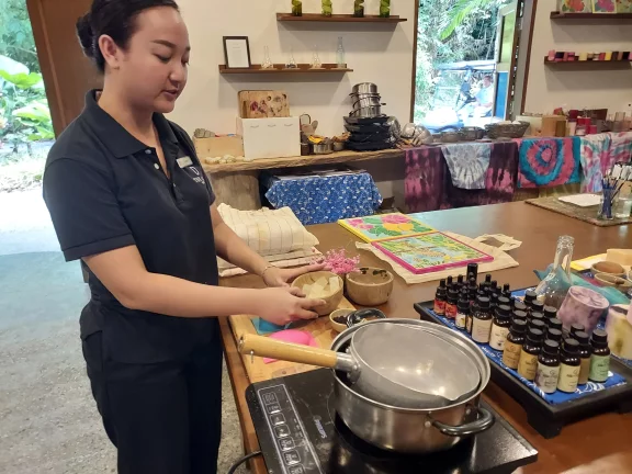 Dans le Lab, fabrication de savon.