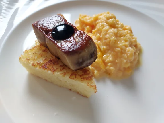 Omelette au foie gras poêlé, une des spécialités proposées au petit-déjeuner.