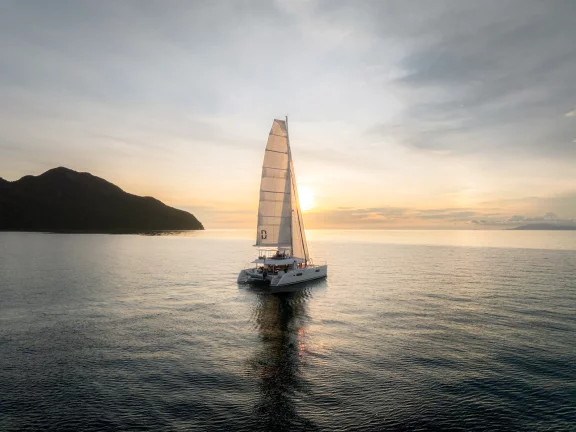 Le Datai Langkawi propose aussi des sorties en catamaran.