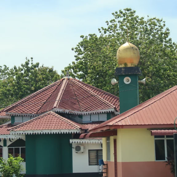 Plus de 60% des habitants sont de confession musulmane.