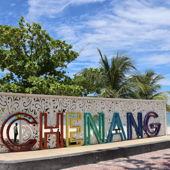 Chenang est une station balnéaire très populaire... et très courue.