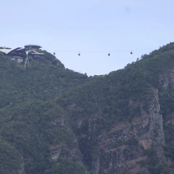 Un téléphérique permet de monter au Maninchang pour une vue spéctaculaire.