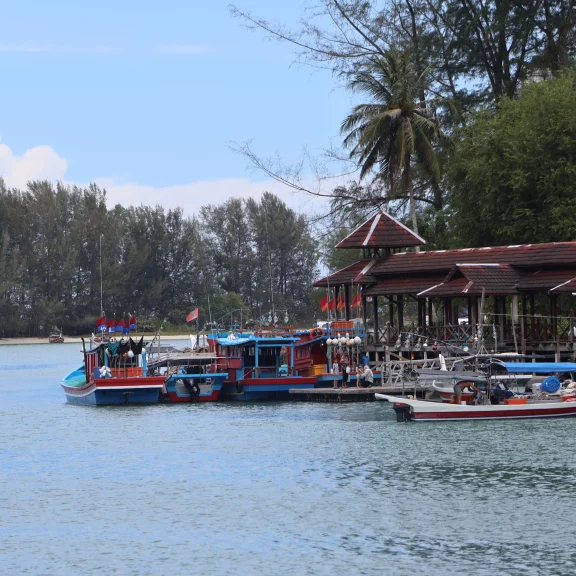Départ des bateaux vers les îles