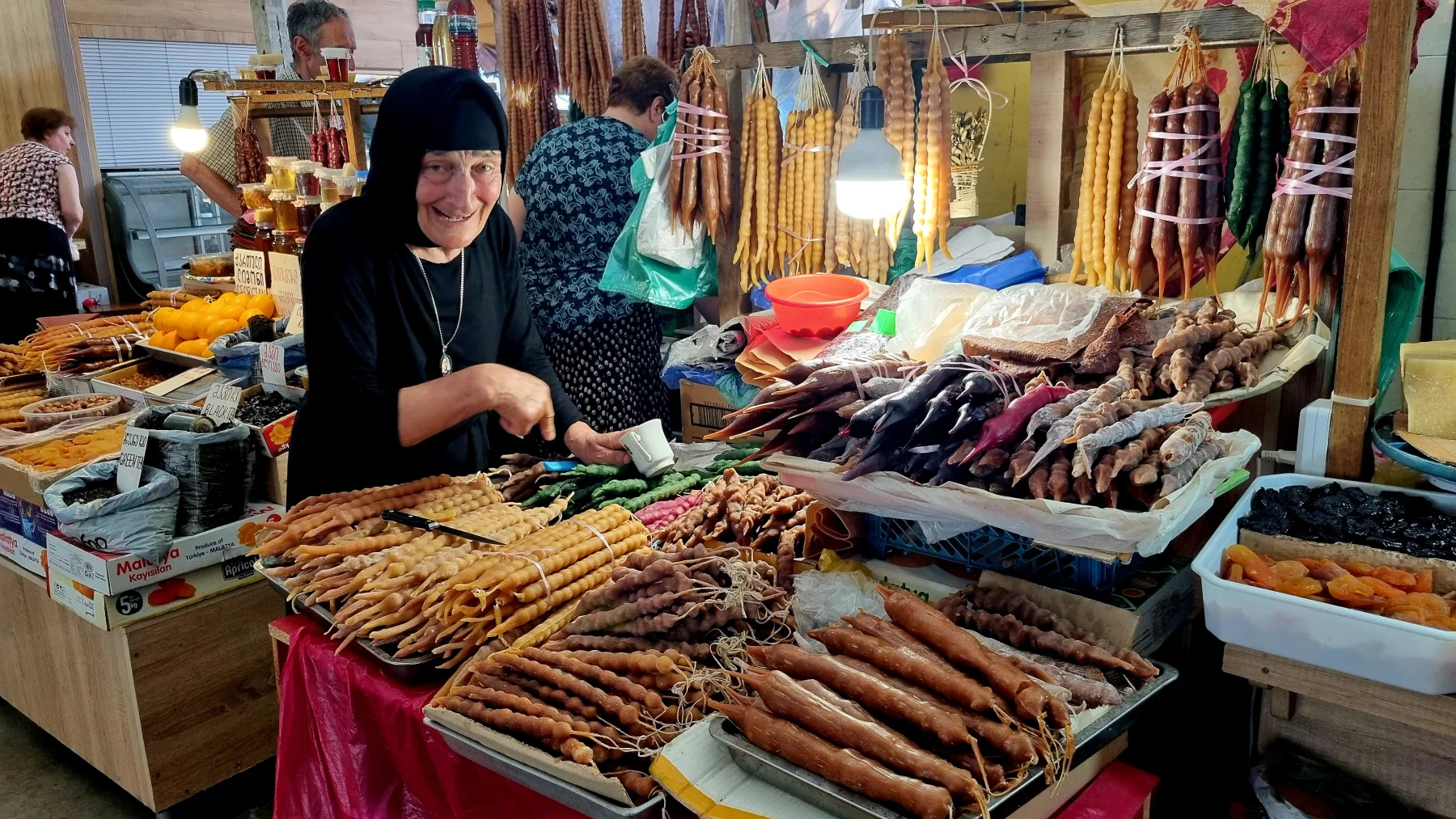 la sucrerie préférée des Géorgiens, fabriquée avec des noix recouvertes d’un coulis de raisin mélangé à de la farine.