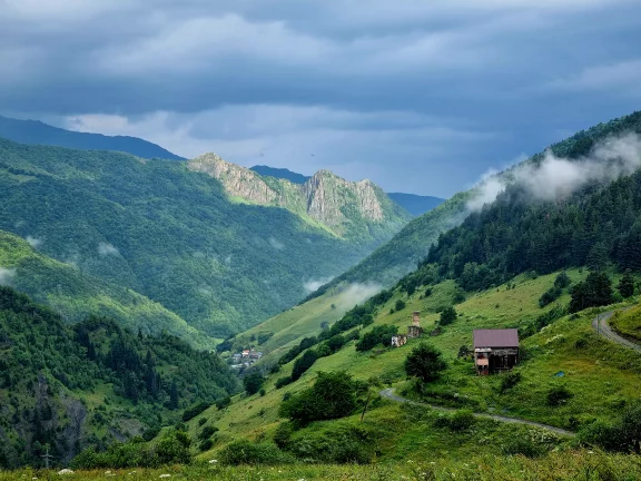Vue sur les montagnes depuis le village d'Iprari.