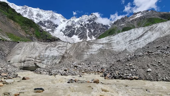 Le glacier du mont Chkhara, le plus haut sommet de Géorgie.