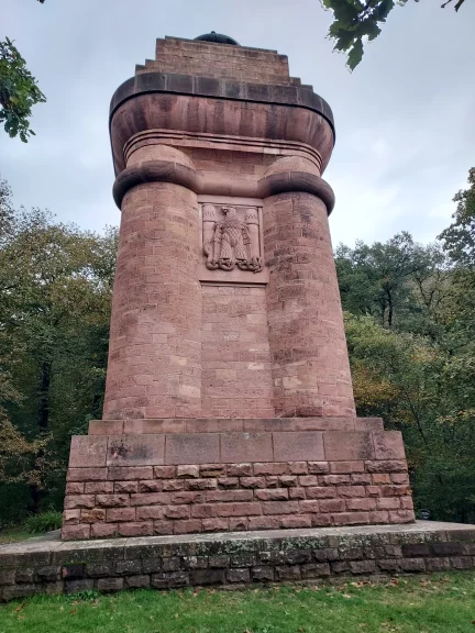 La colonne Bismarck de 1903 est une tour d'observation classée.