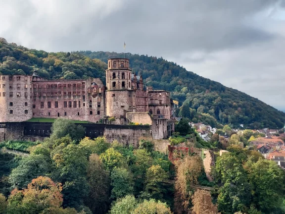 La plupart des fenêtres du château de Heidelberg s'ouvrent vers le ciel.