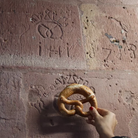 Les bretzels destinés à être vendus devaient respecter les dimensions gravées dans les murs de l'église.