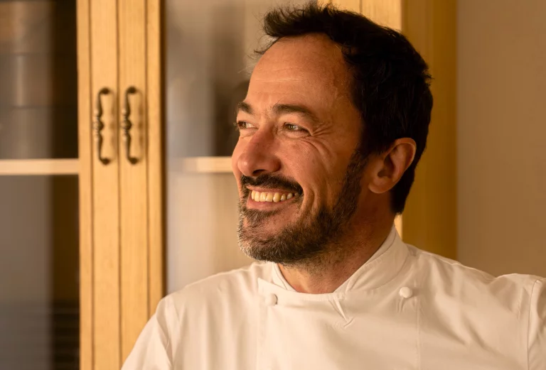 Romain Meder porte drapeau de la cuisine végétale est aussi un dénicheur de goûts. Dès sa première année d'ouverture, le guide Michelin lui a décerné une étoile en 2026. Photo Marie Callaud.