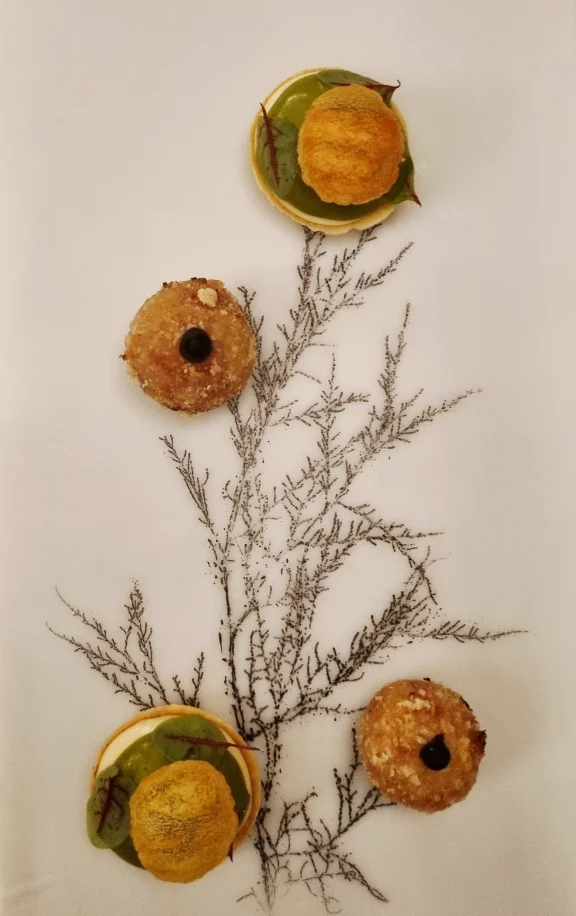 Cromeski au jambon de Paris et espuma de pomme de terre à l'oseille de Belleville.