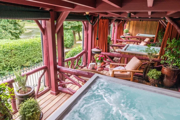 Les jacuzzis de plein air.