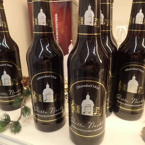 Stille Nacht se décline même sur les bouteilles de bière.