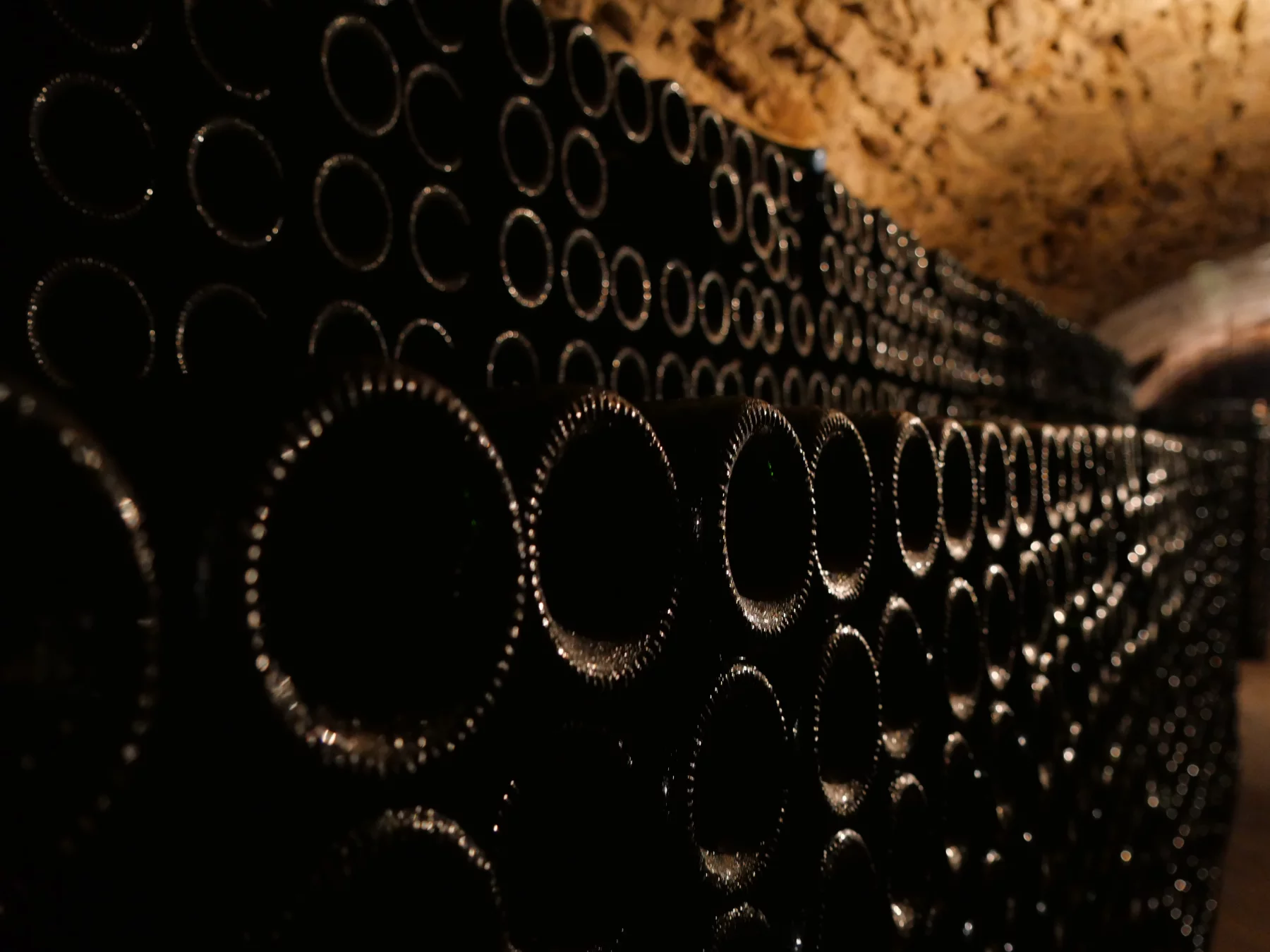 C'est dans le secret des caves que vieillissent les champagnes.