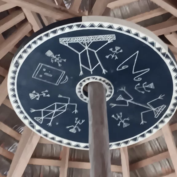 Le maluana, "le ciel de la case", au centre Kalawachi, à Kourou