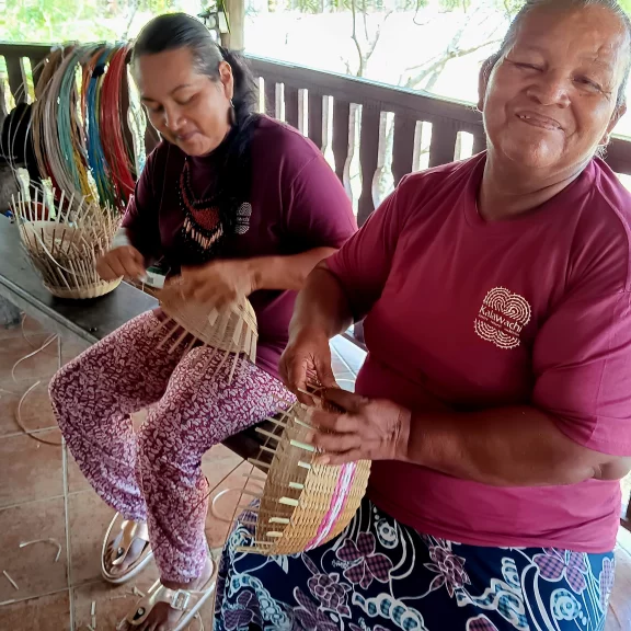 Le partage du savoir-faire artisanal. Kalawachi.