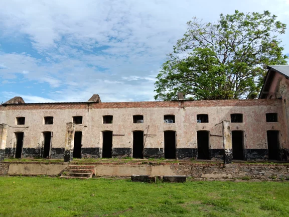 Au camp de la Transportation à Saint-Laurent du Maroni